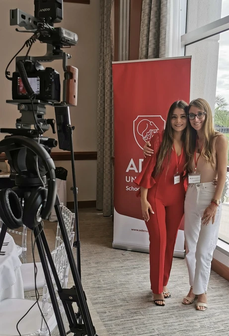 graduados escuela de negocios